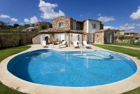 Poolvilla auf Sardinien